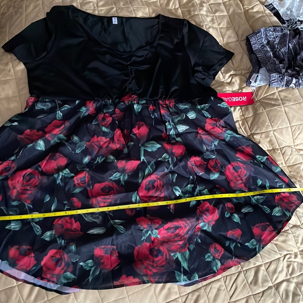 Rose gal 4x two pieces set runs big - Picture 1 of 14